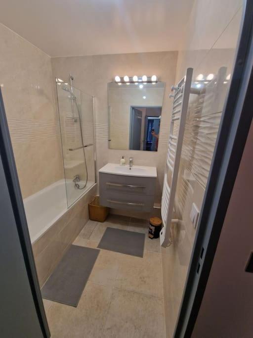 Bois-Colombes Magnifique Appartement Paris La Defense מראה חיצוני תמונה